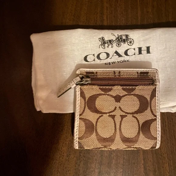 Coach white Ashley wallet - Picture 2 of 3